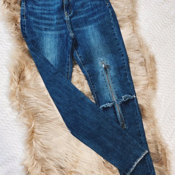 Denim - High Fashion Blue Jeans with Zipped up Knee Skinny leg Stretchy - Picture 4 of 4